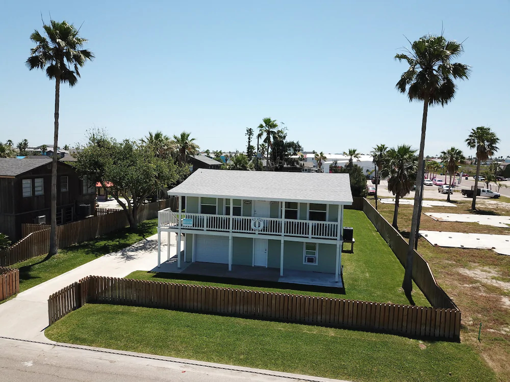 Renn House by RedAwning