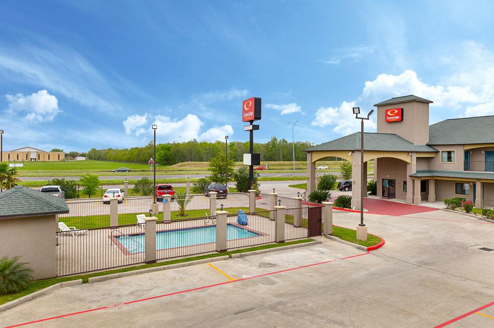 Econo Lodge & Suites