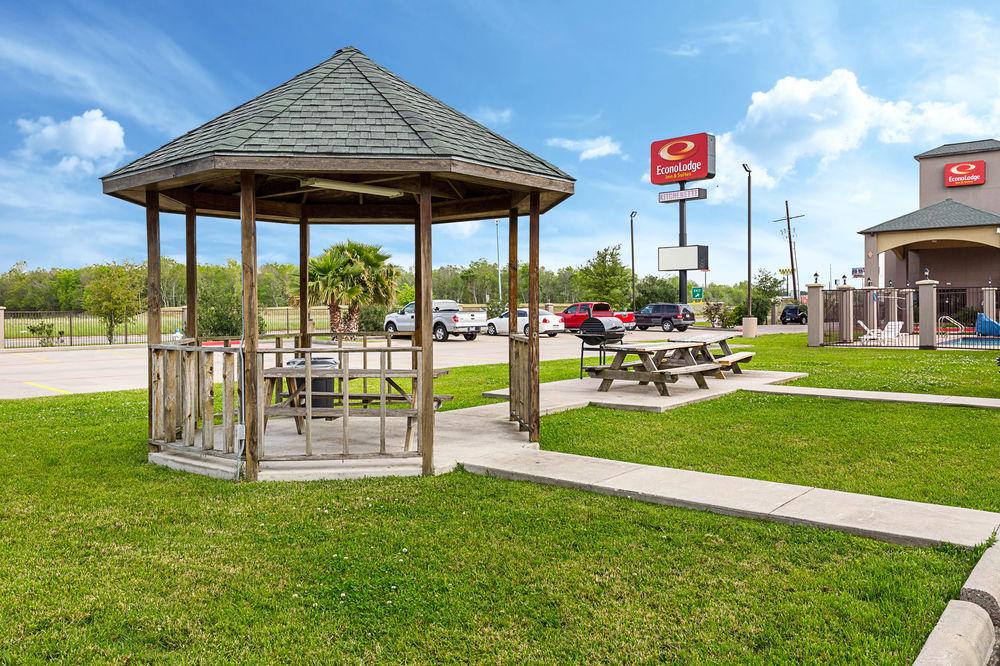Econo Lodge & Suites