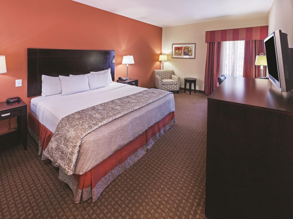 La Quinta Inn & Suites by Wyndham Port Arthur