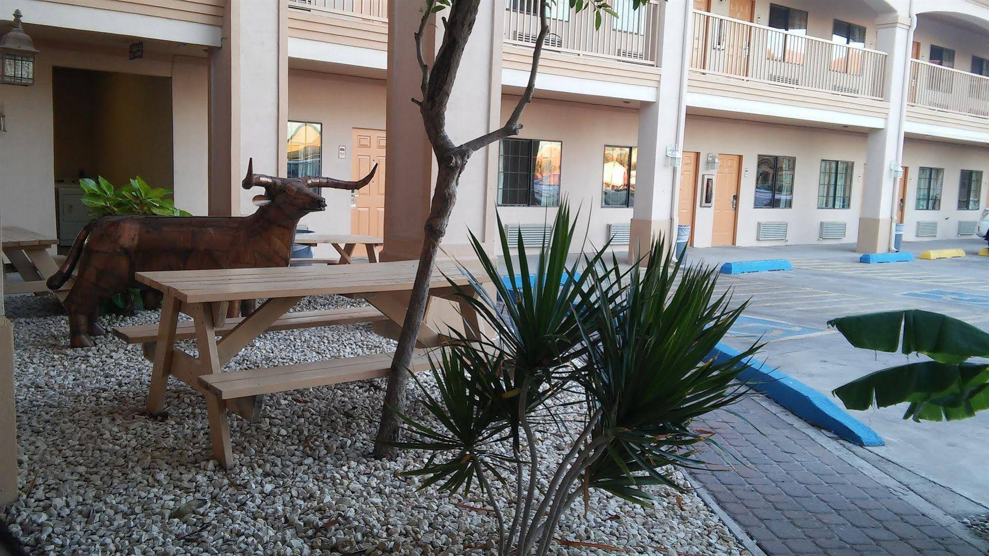 Casa Rosa Motel