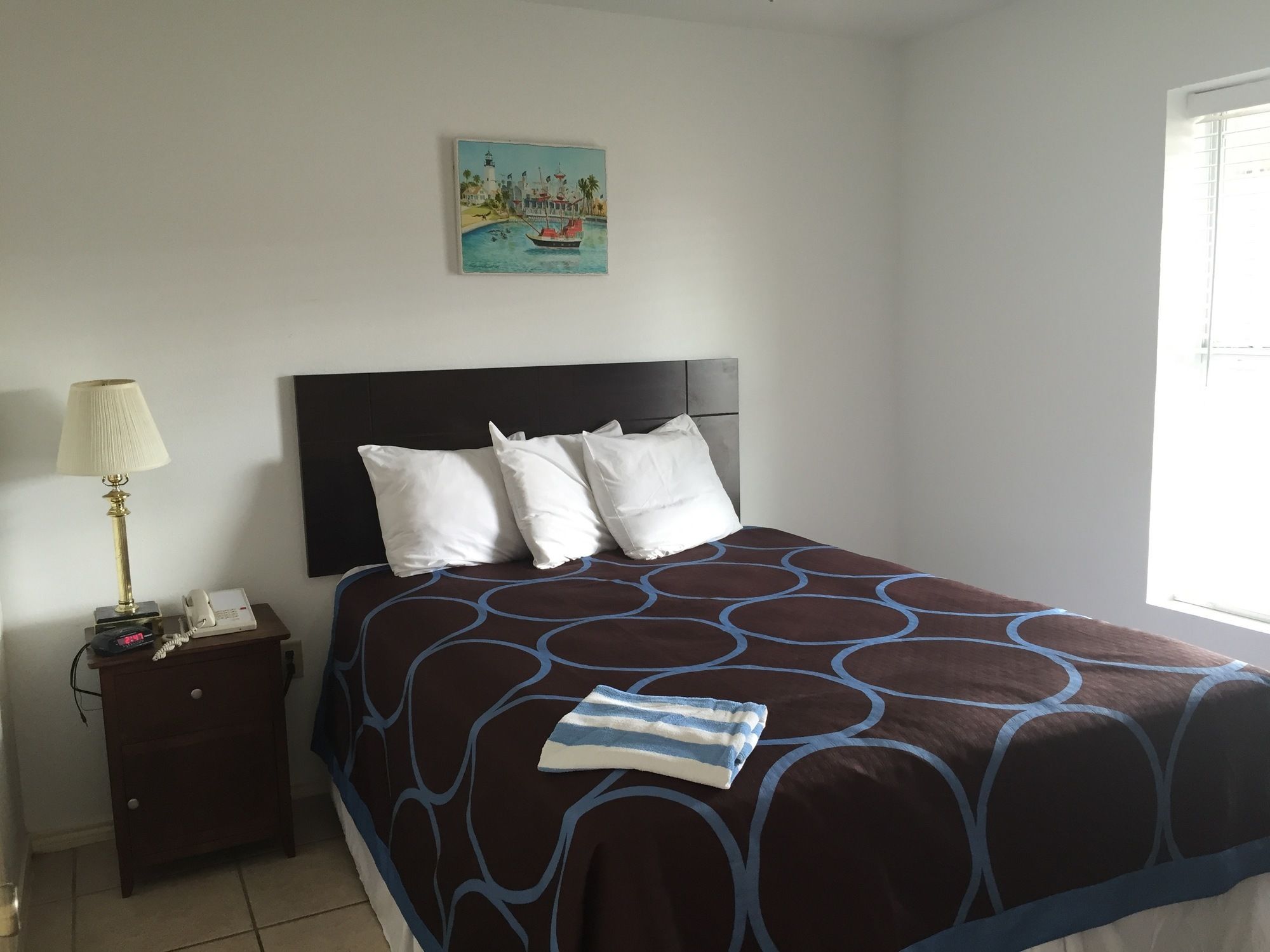 Port Isla Inn