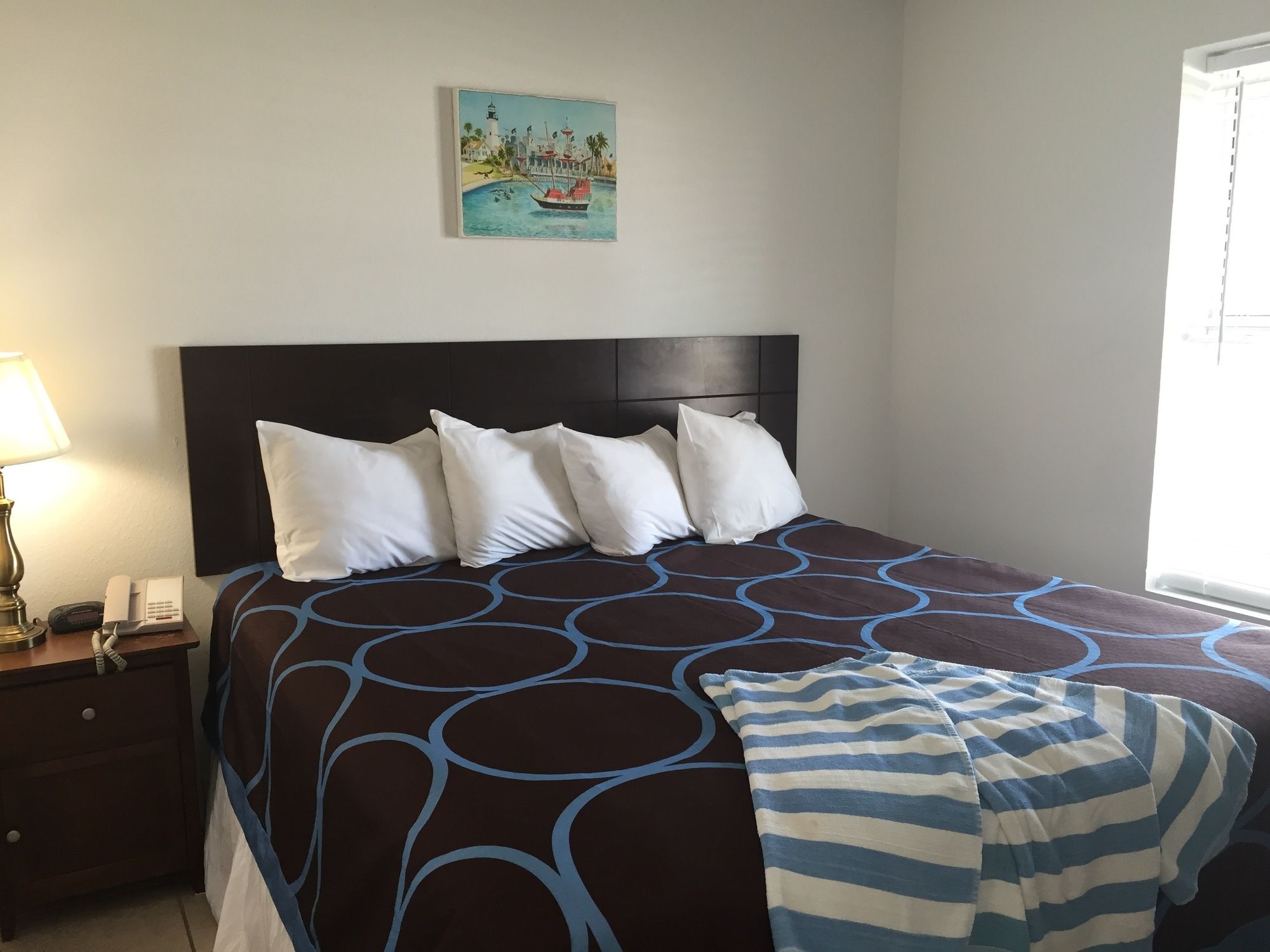 Port Isla Inn