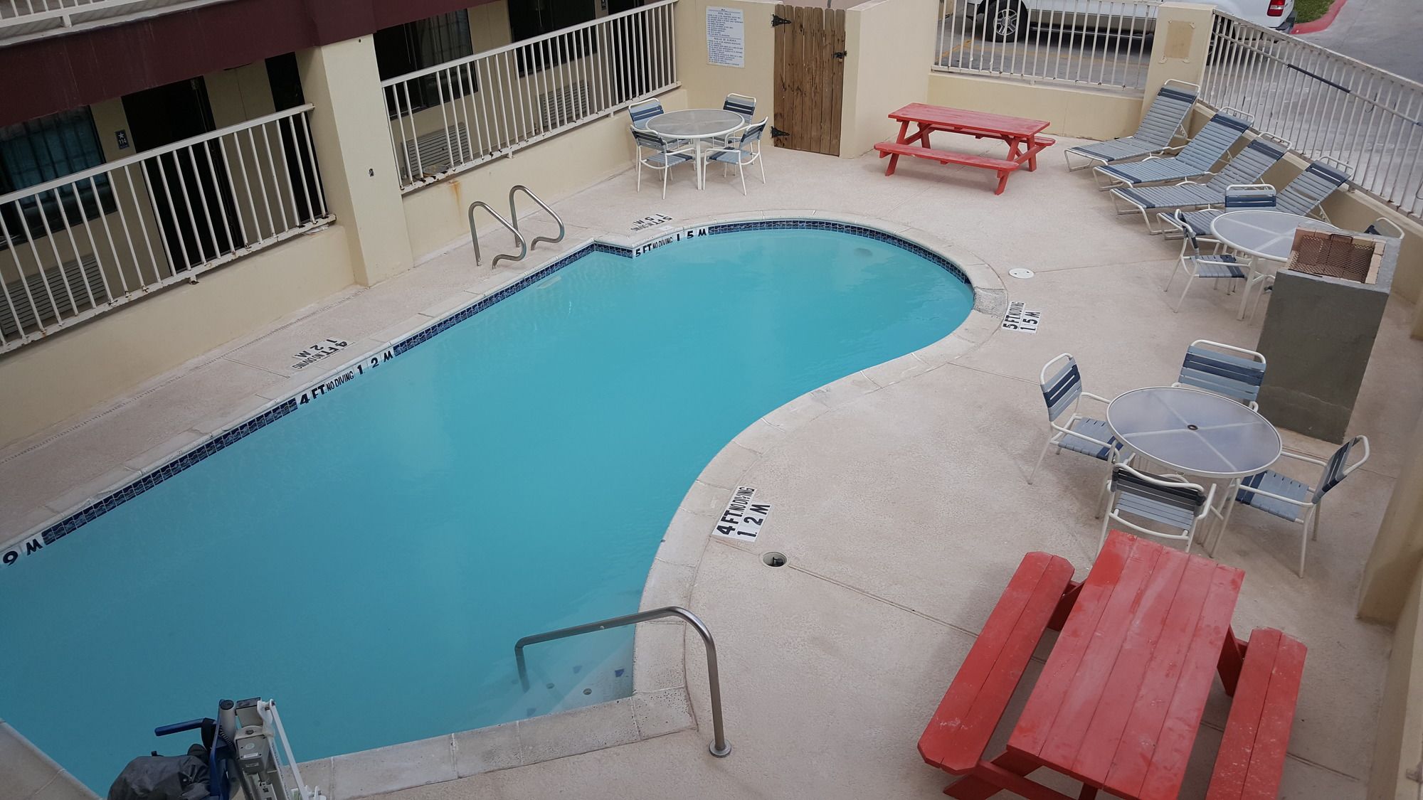 Deluxe Inn & Suites Raymondville