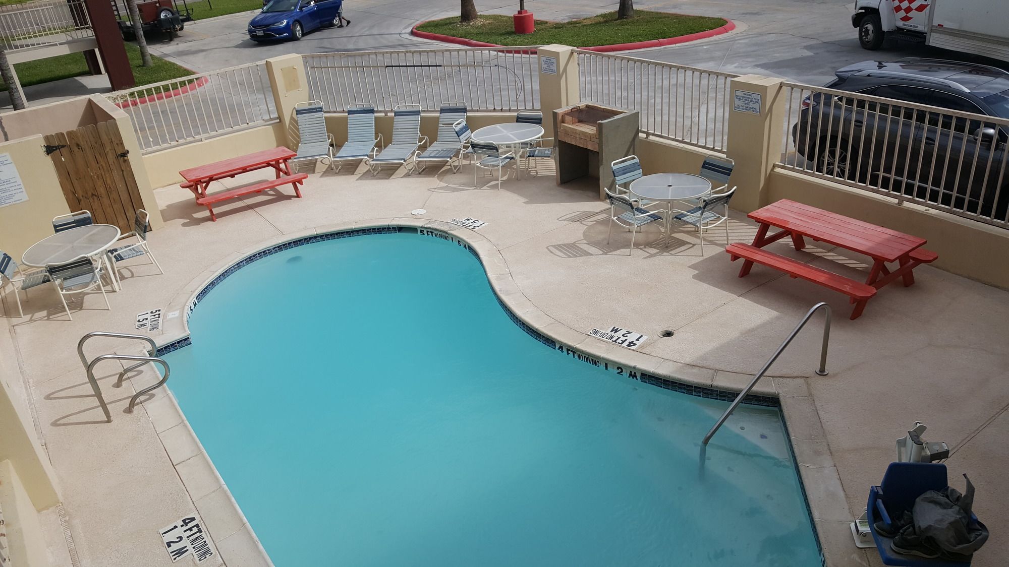Deluxe Inn & Suites Raymondville