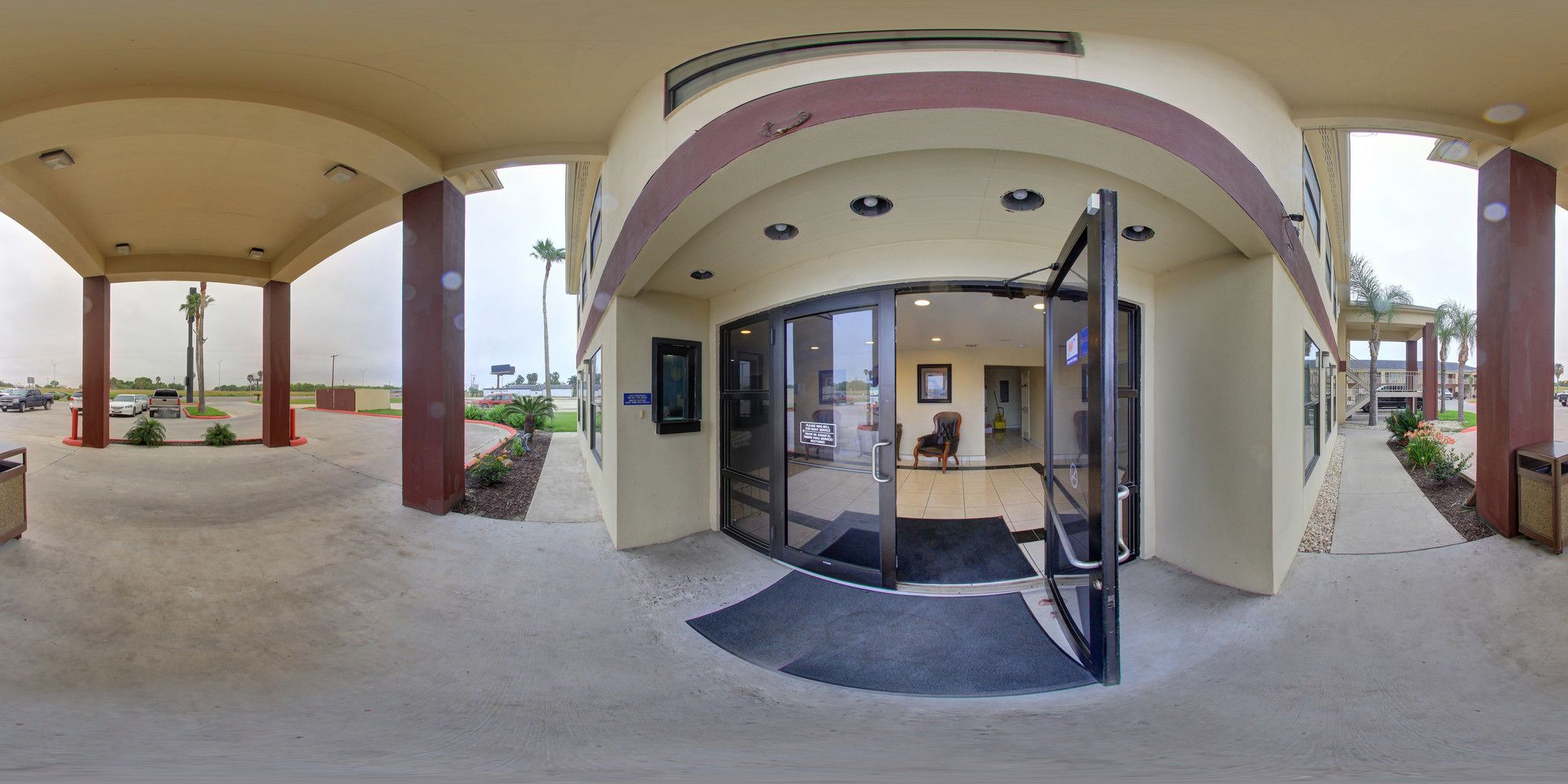 Deluxe Inn & Suites Raymondville
