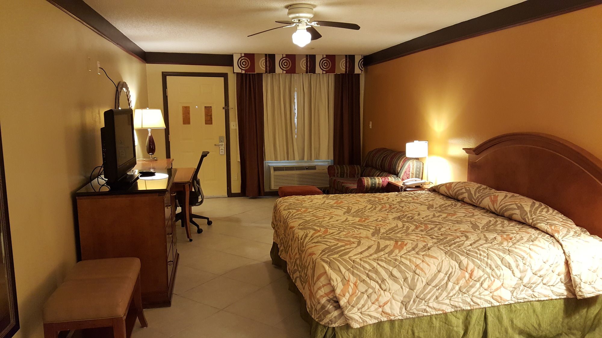 Deluxe Inn & Suites Raymondville