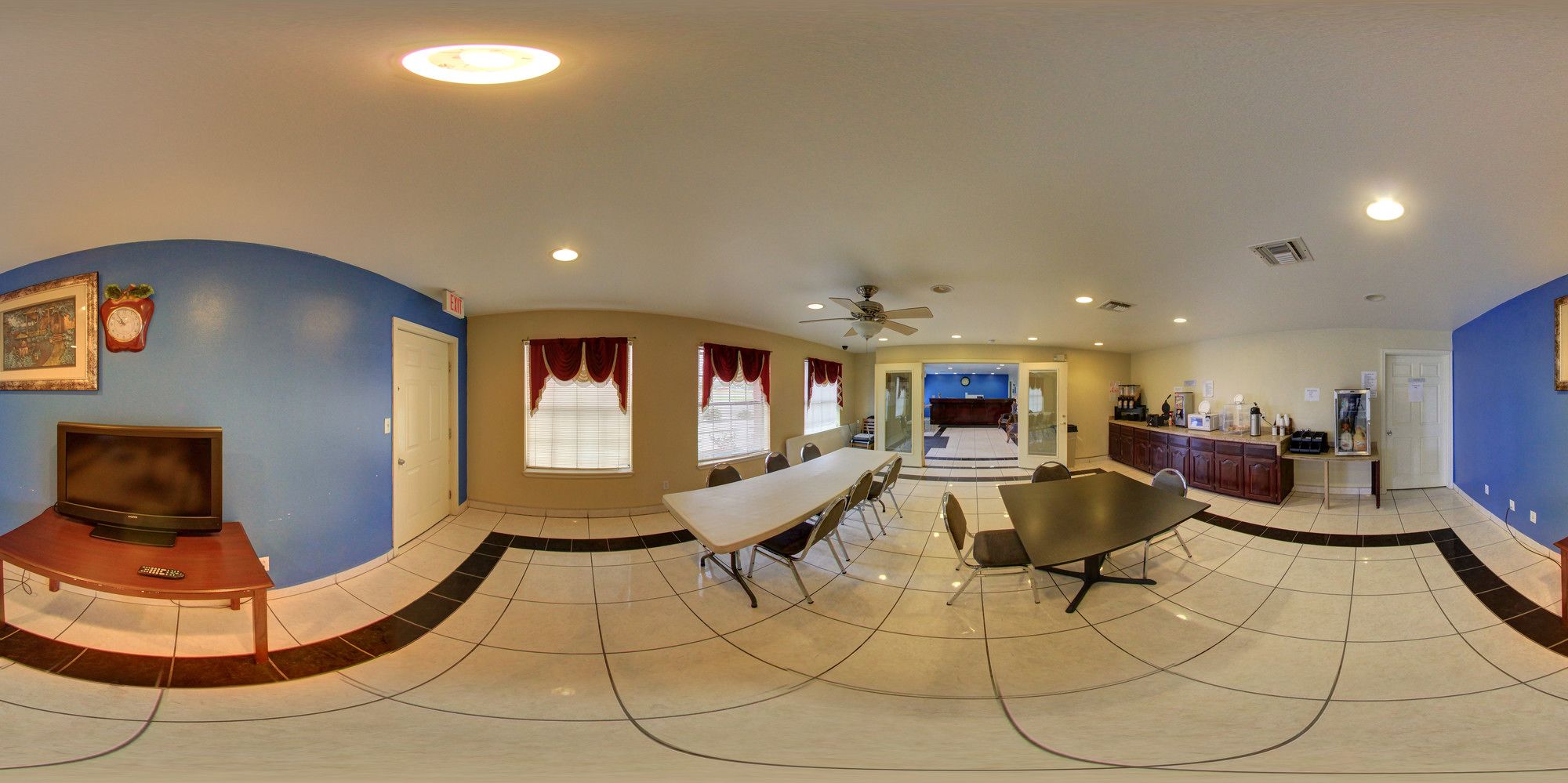 Deluxe Inn & Suites Raymondville
