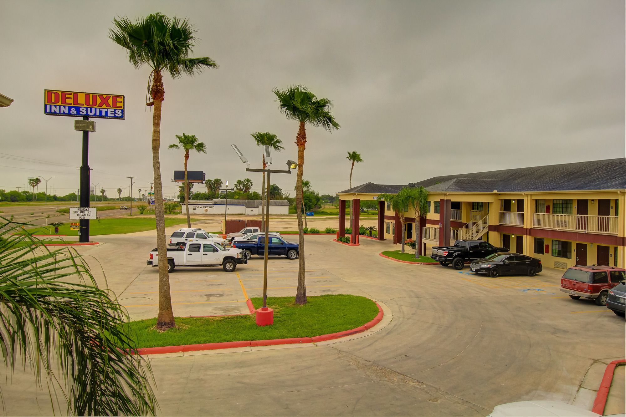Deluxe Inn & Suites Raymondville