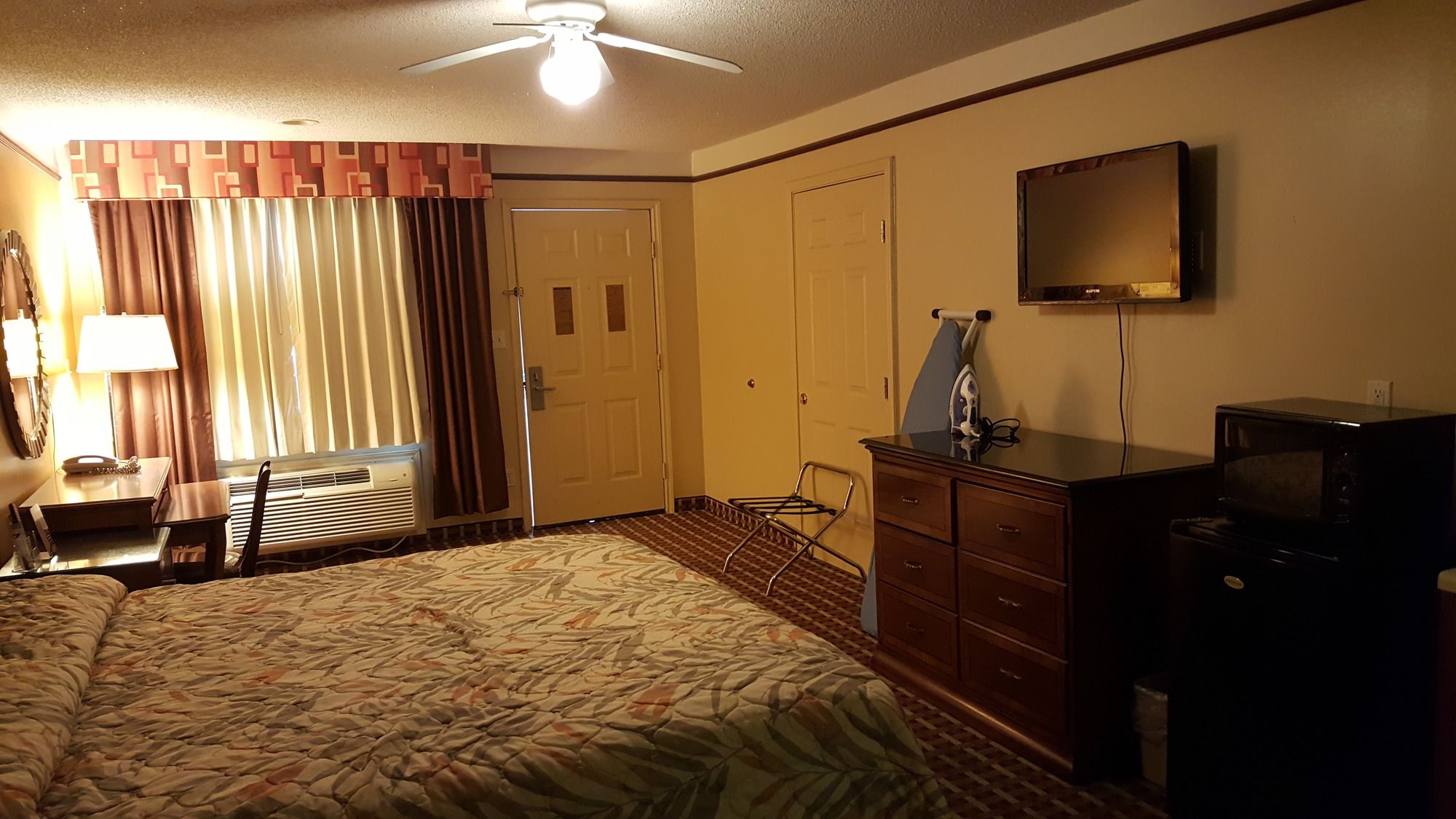 Deluxe Inn & Suites Raymondville