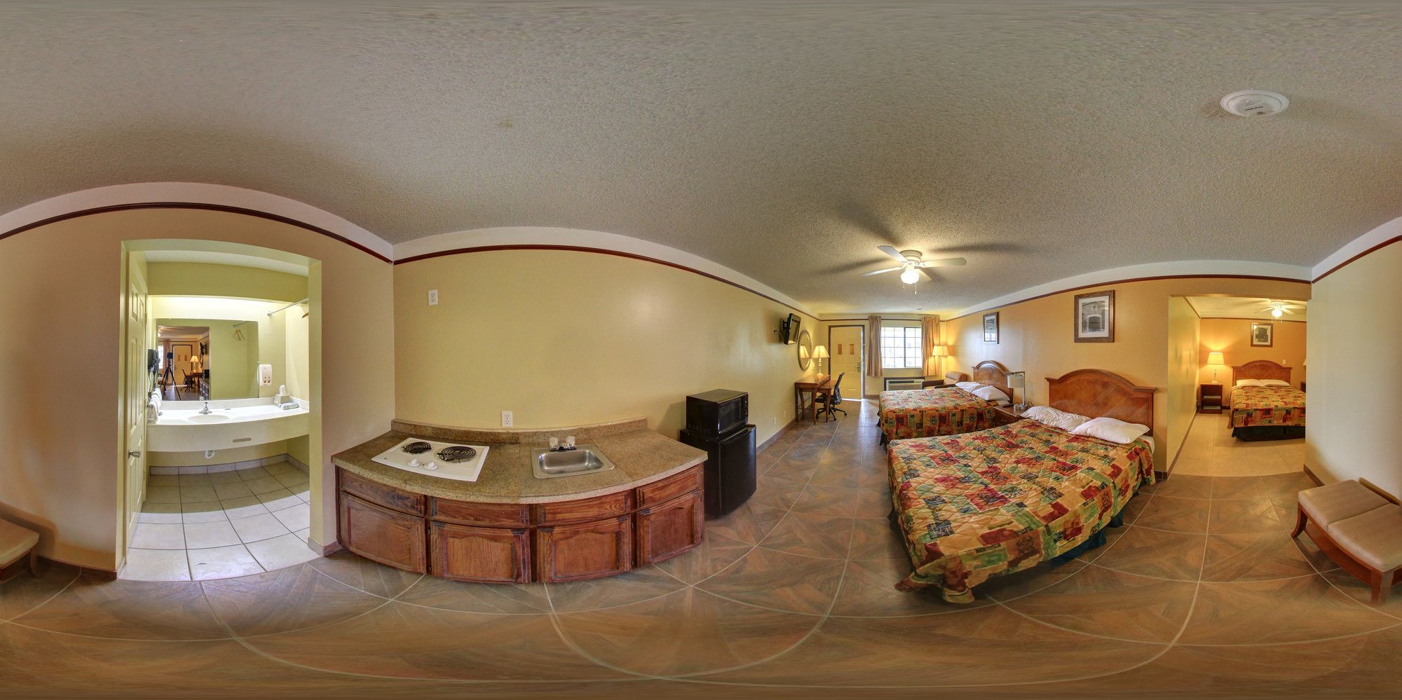 Deluxe Inn & Suites Raymondville