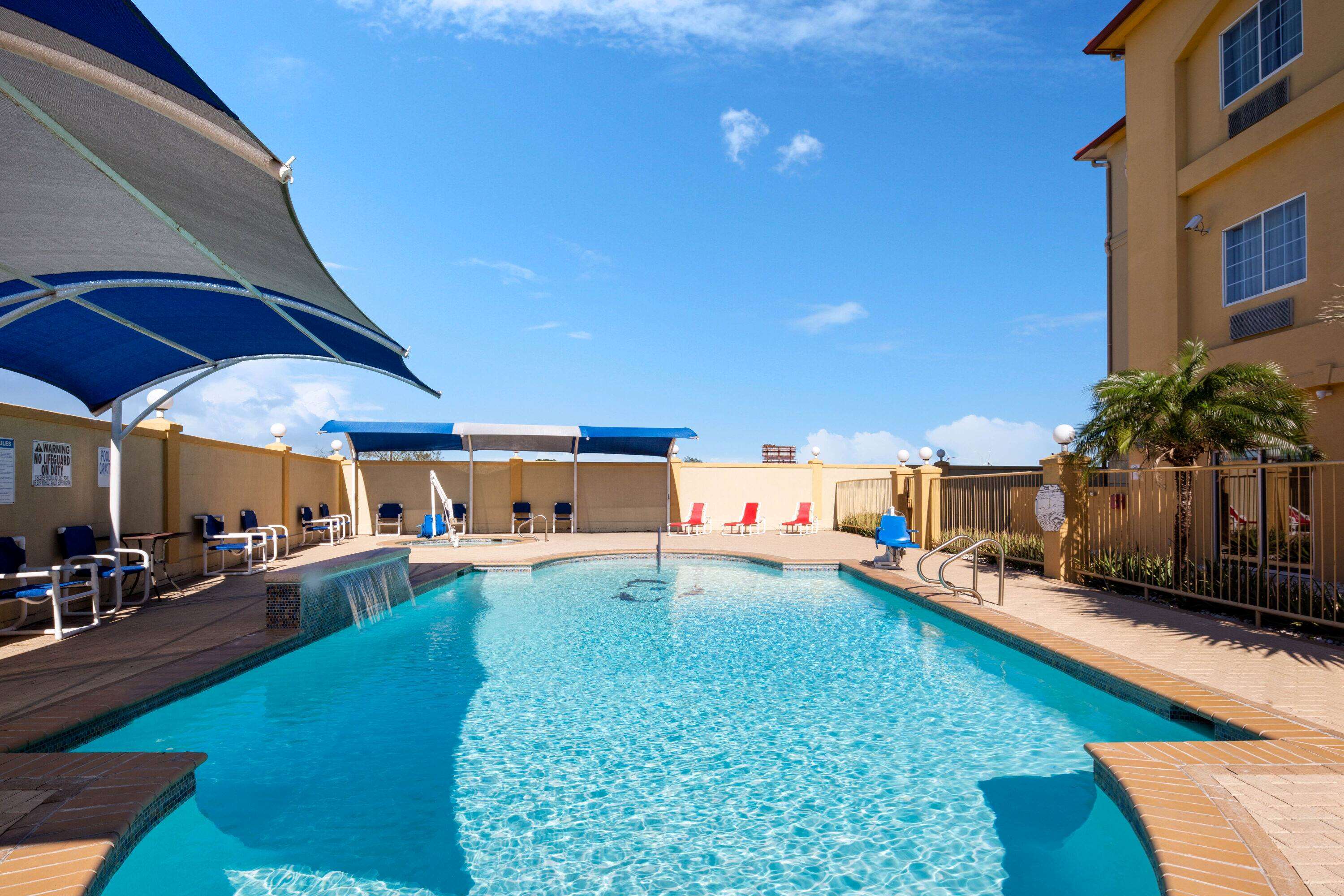 La Quinta Inn & Suites by Wyndham Raymondville