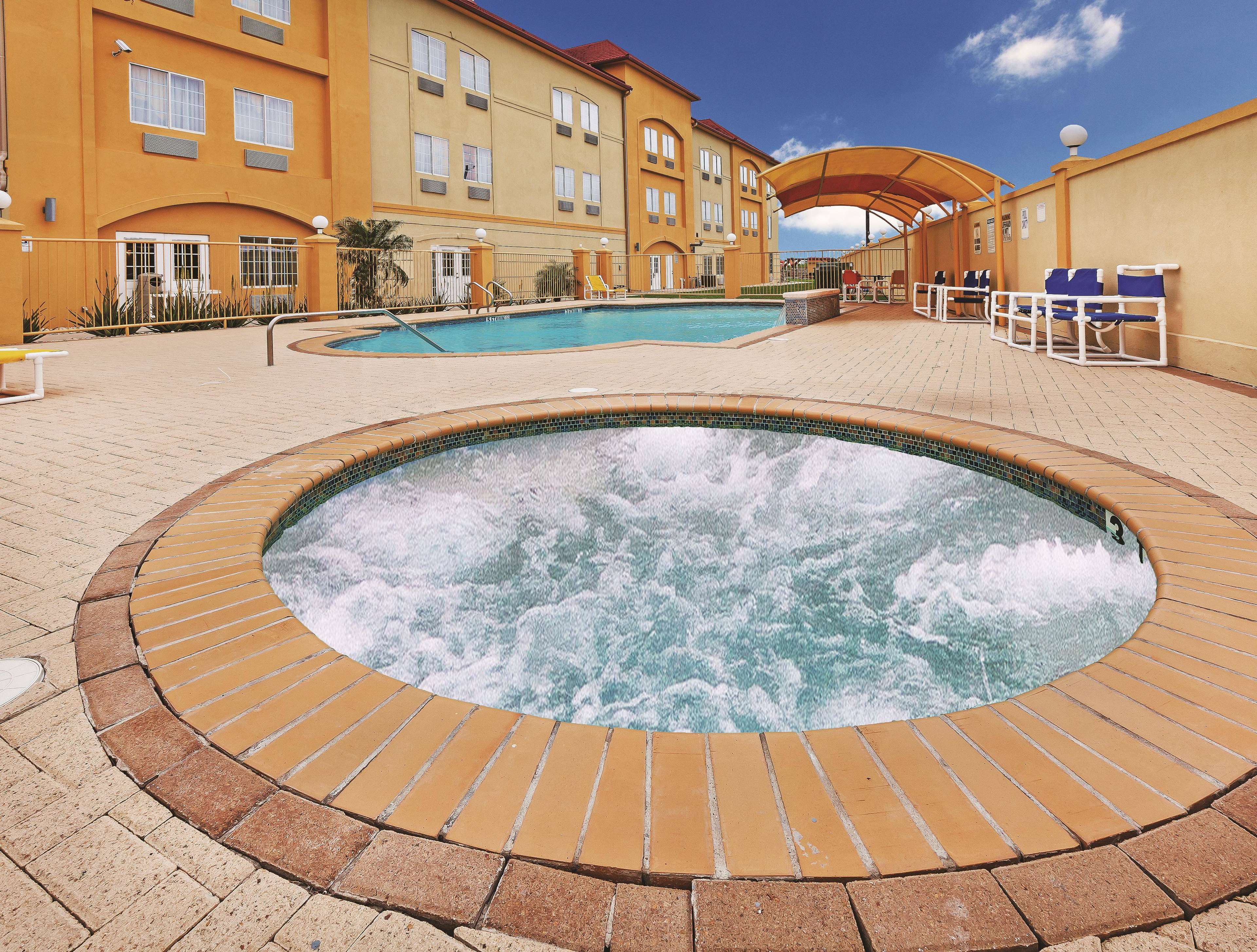 La Quinta Inn & Suites by Wyndham Raymondville
