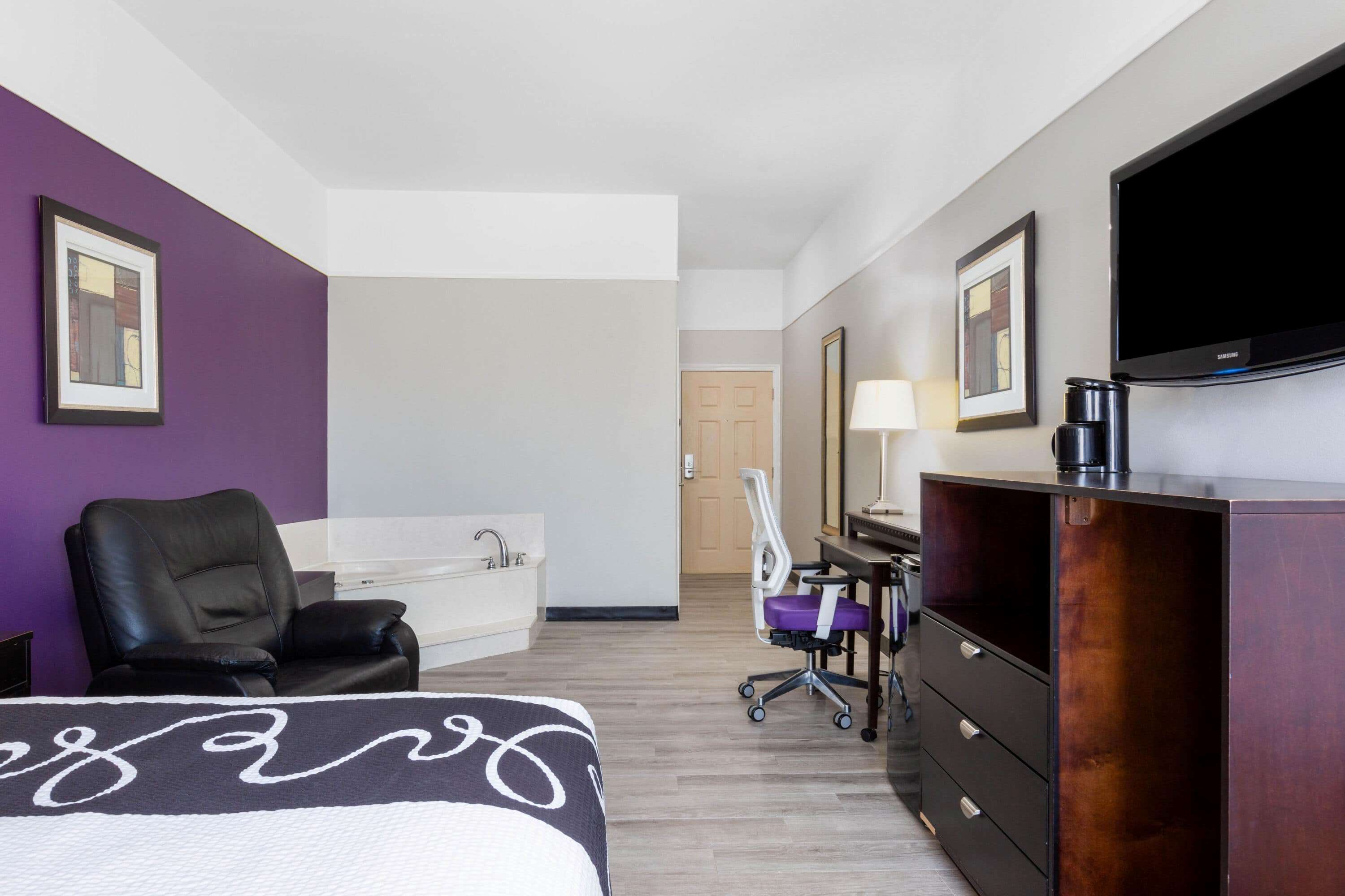 La Quinta Inn & Suites by Wyndham Raymondville