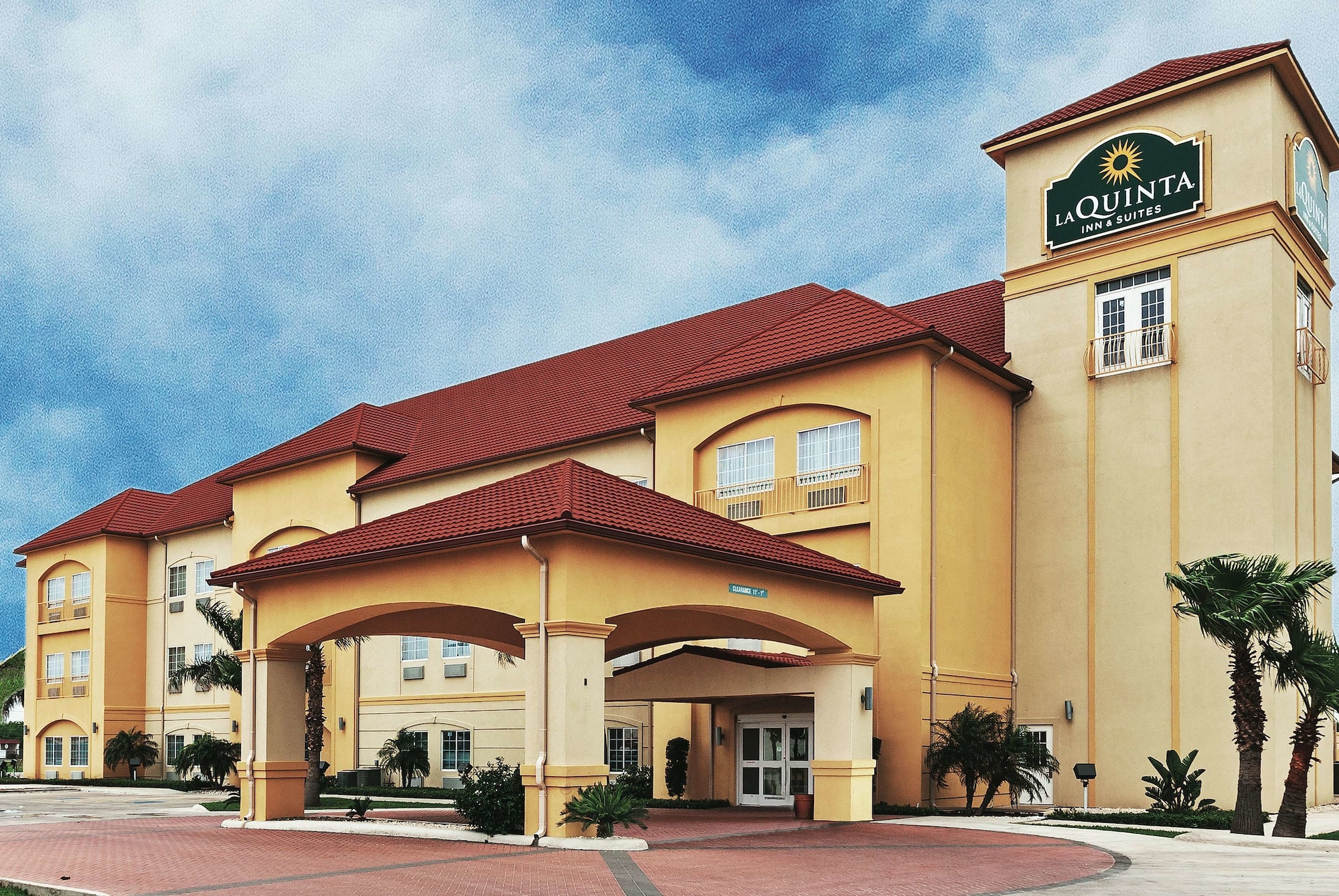 La Quinta Inn & Suites by Wyndham Raymondville