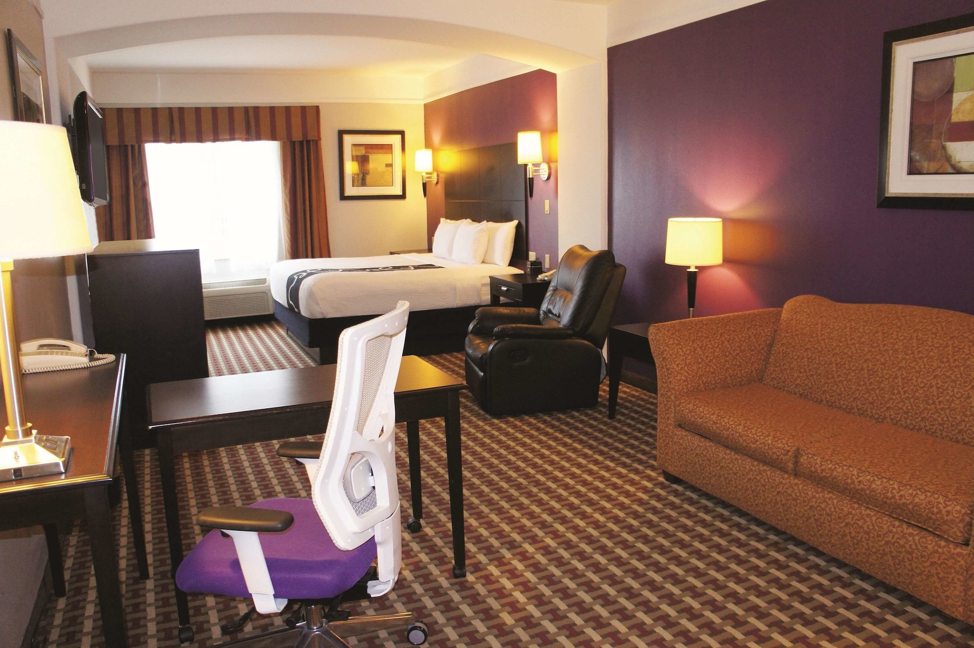 La Quinta Inn & Suites by Wyndham Raymondville