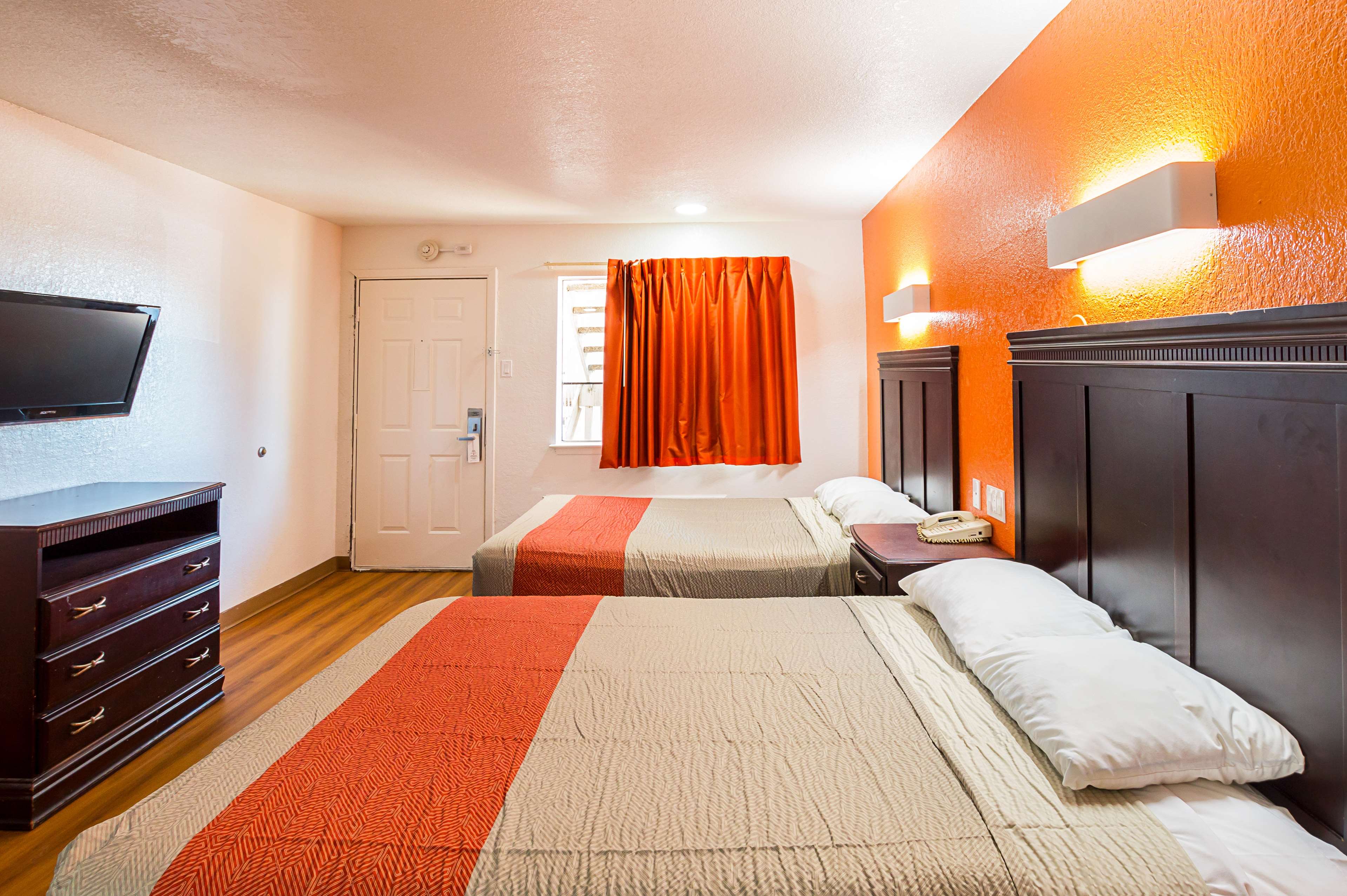 Motel 6 Dallas - Red Oak