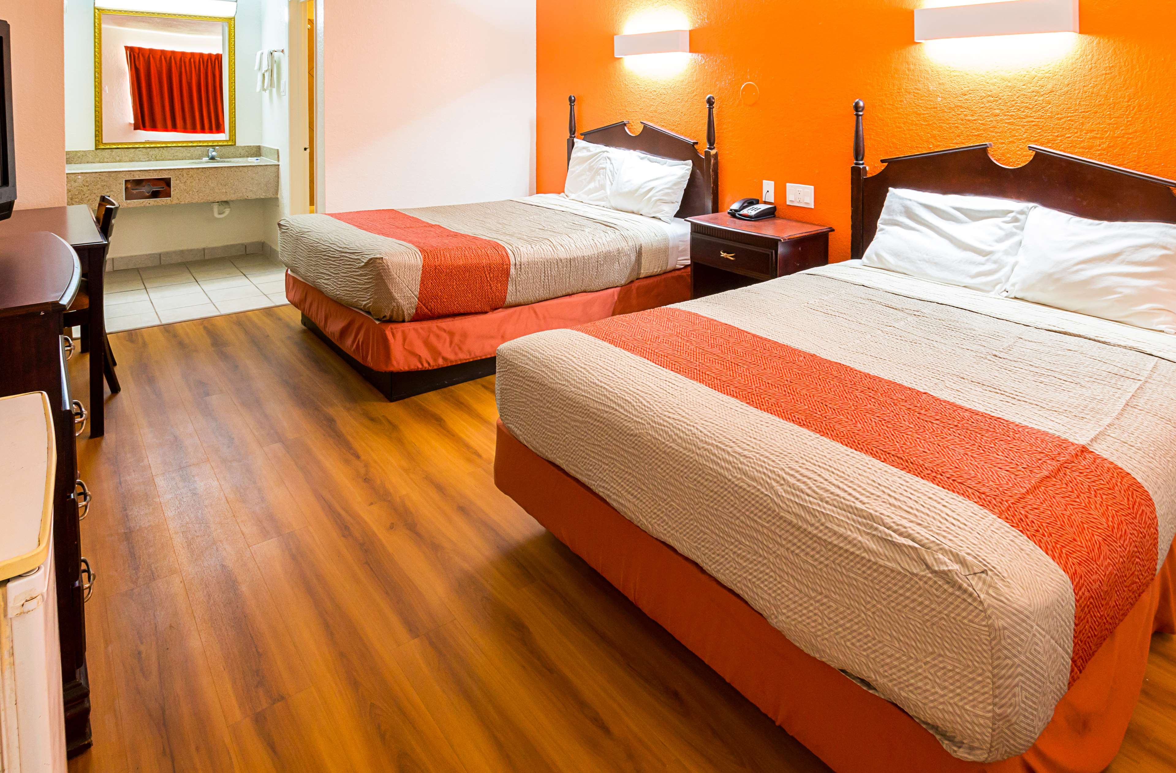 Motel 6 Dallas - Red Oak