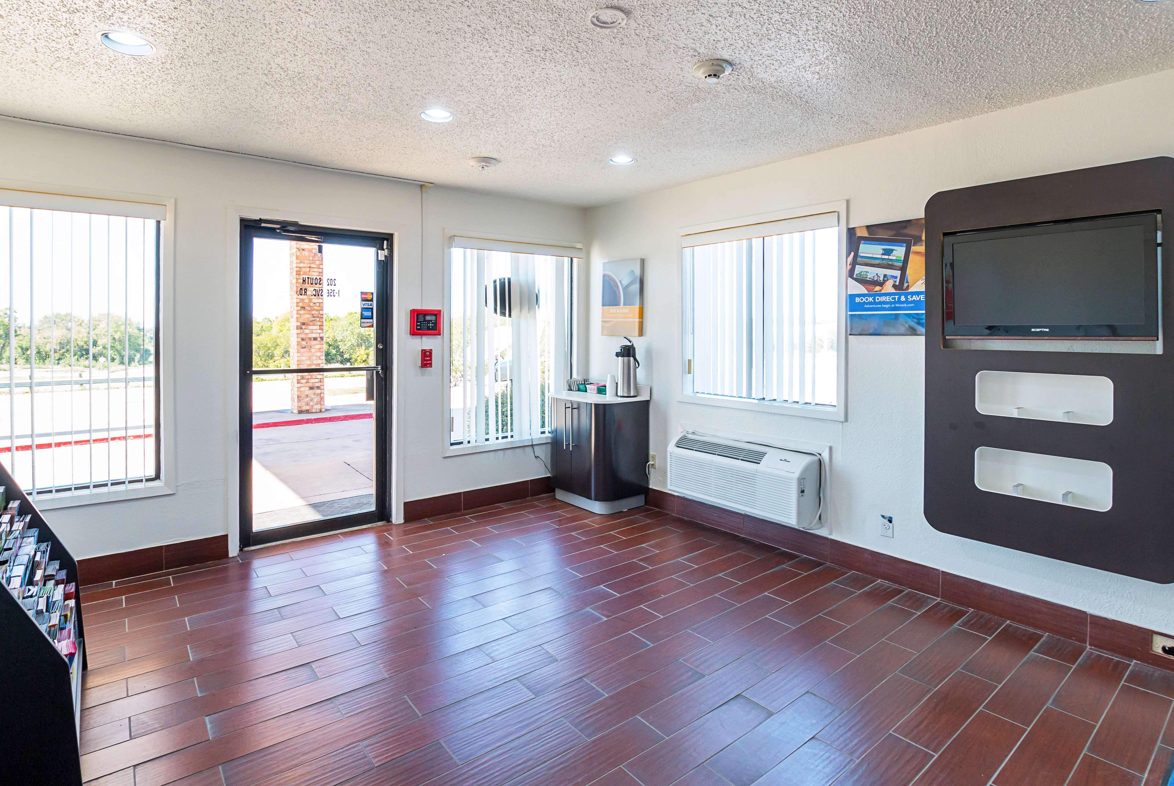 Motel 6 Dallas - Red Oak