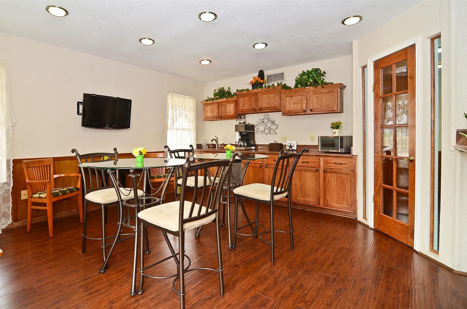 Americas Best Value Inn - Refugio