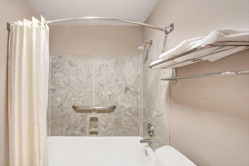 Super 8 by Wyndham Richardson Dallas