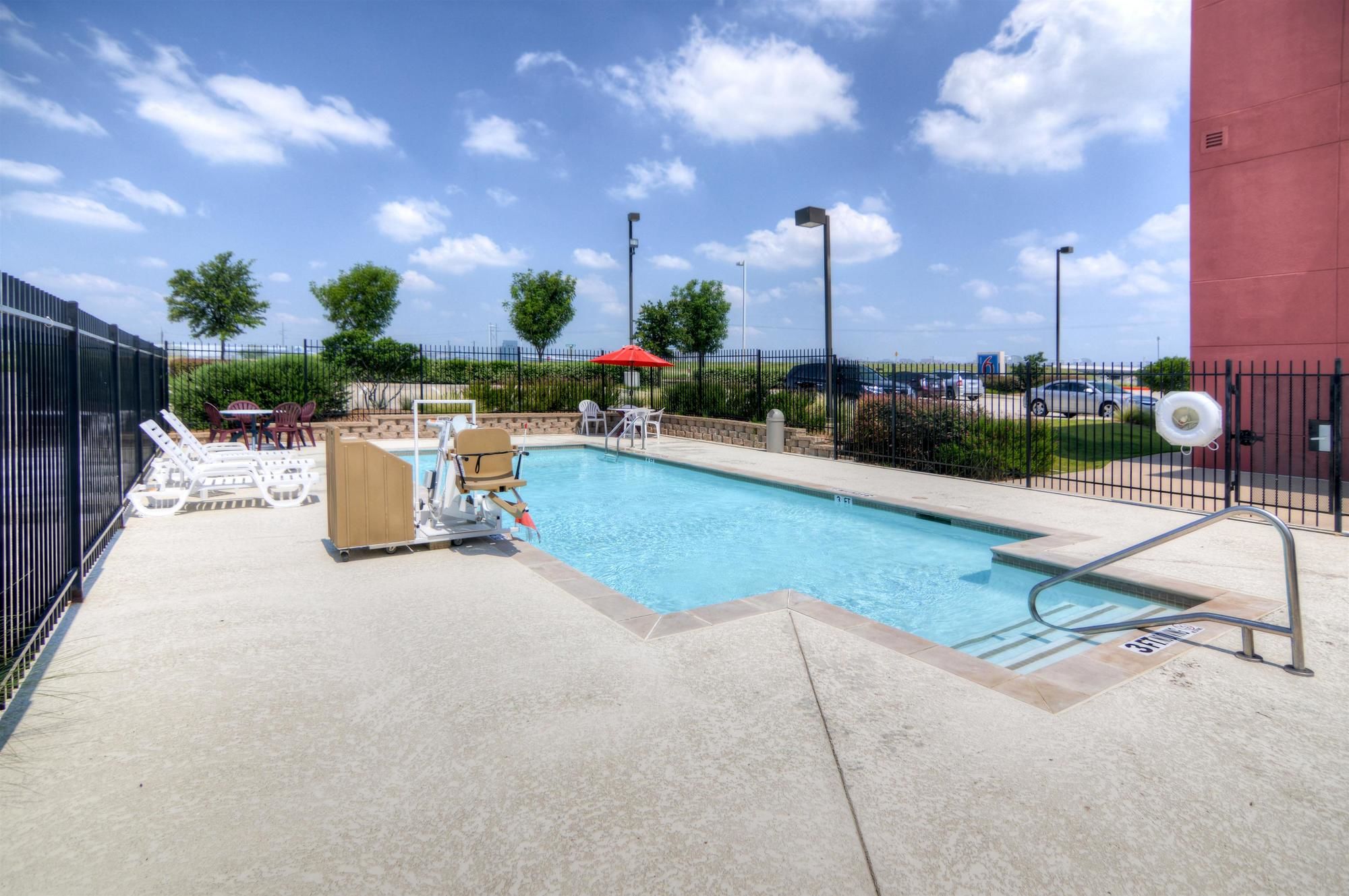 Motel 6 Ft Worth Northlake - Speedway