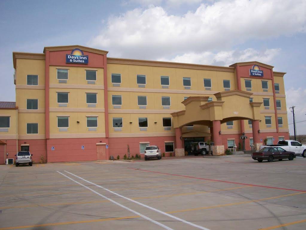 Robinson Inn & Suites