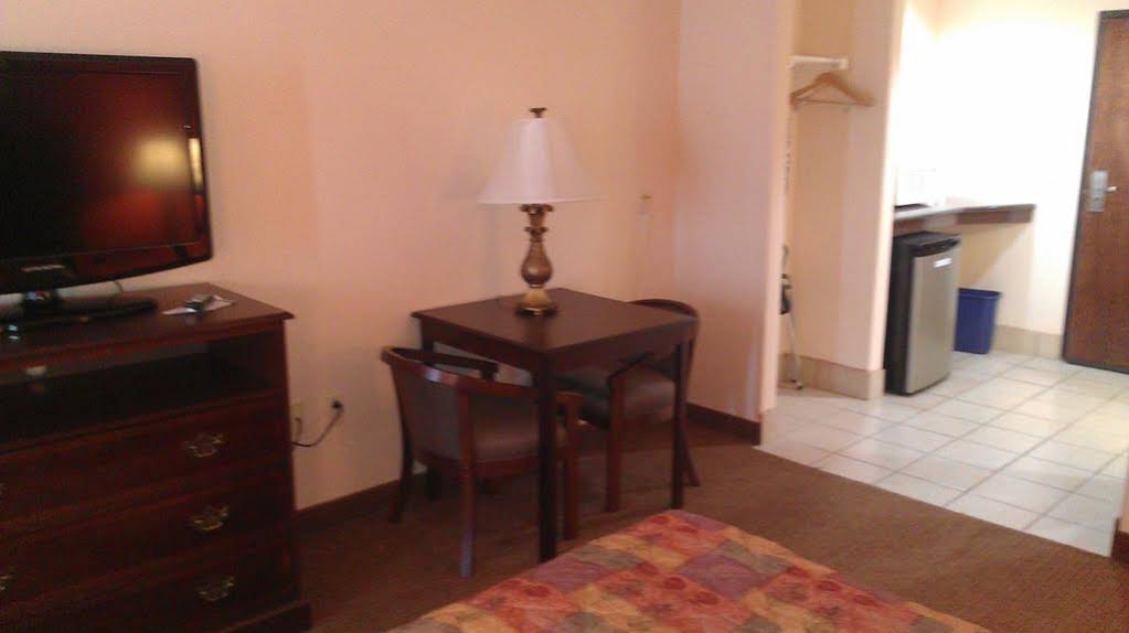 Robinson Inn & Suites