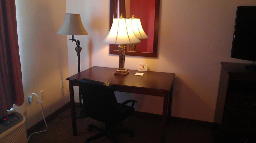 Robinson Inn & Suites