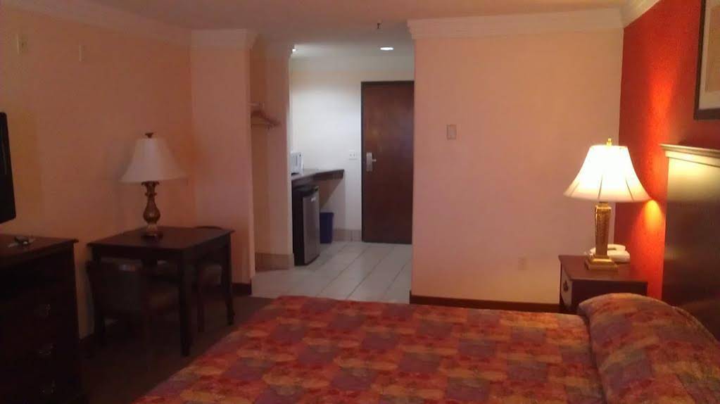 Robinson Inn & Suites