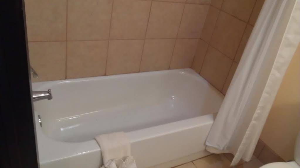 Robinson Inn & Suites