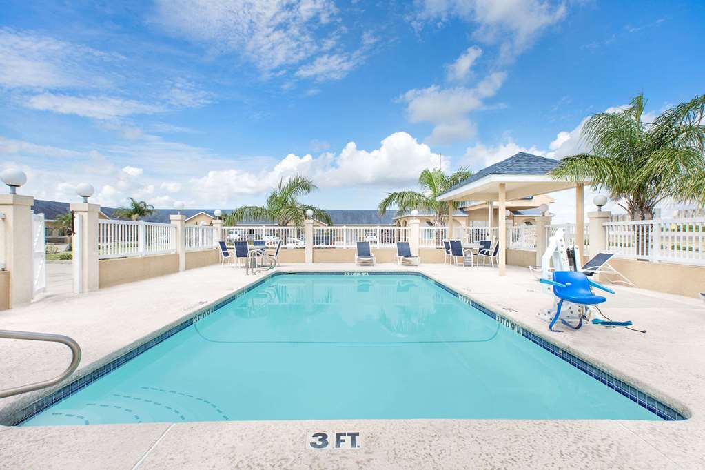 Days Inn by Wyndham Robstown