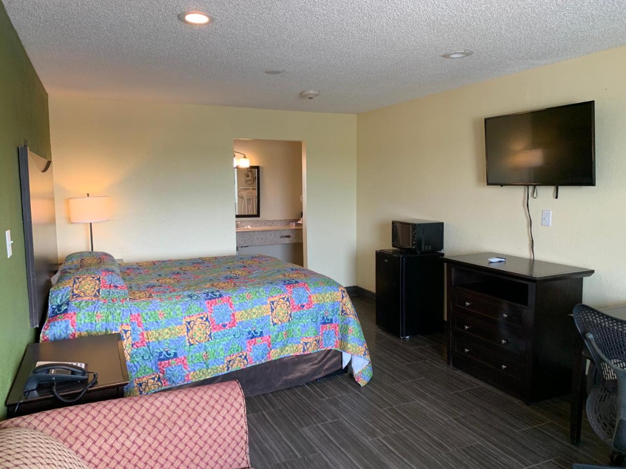 OYO Hotel Rosenberg TX I-69