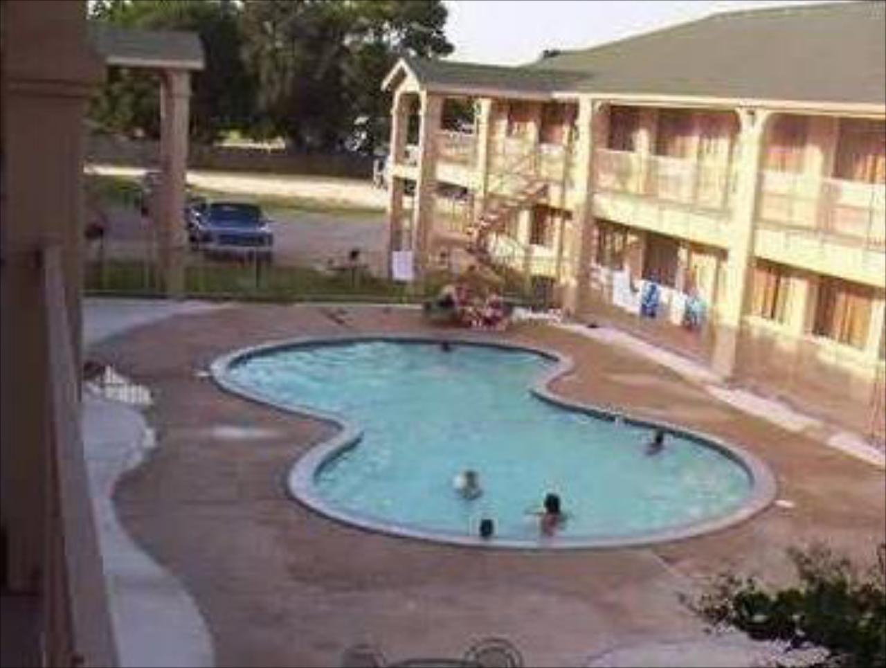 OYO Hotel Rosenberg TX I-69