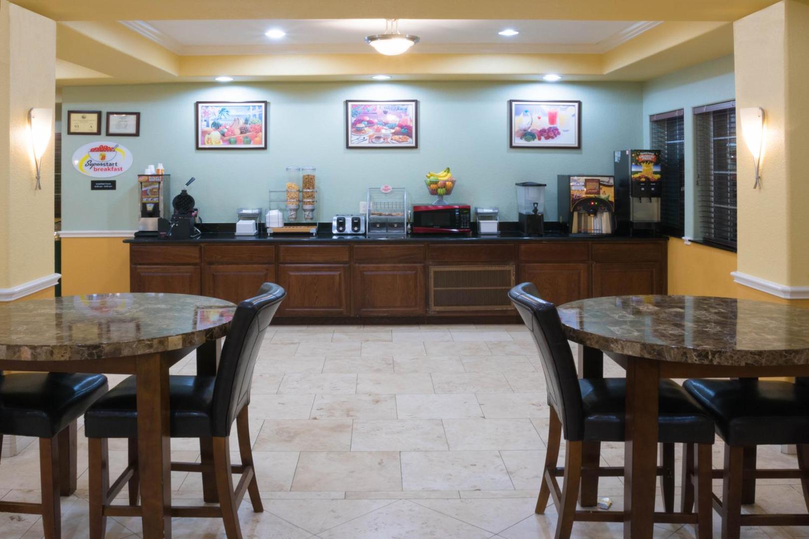 Super 8 by Wyndham Rosenberg TX