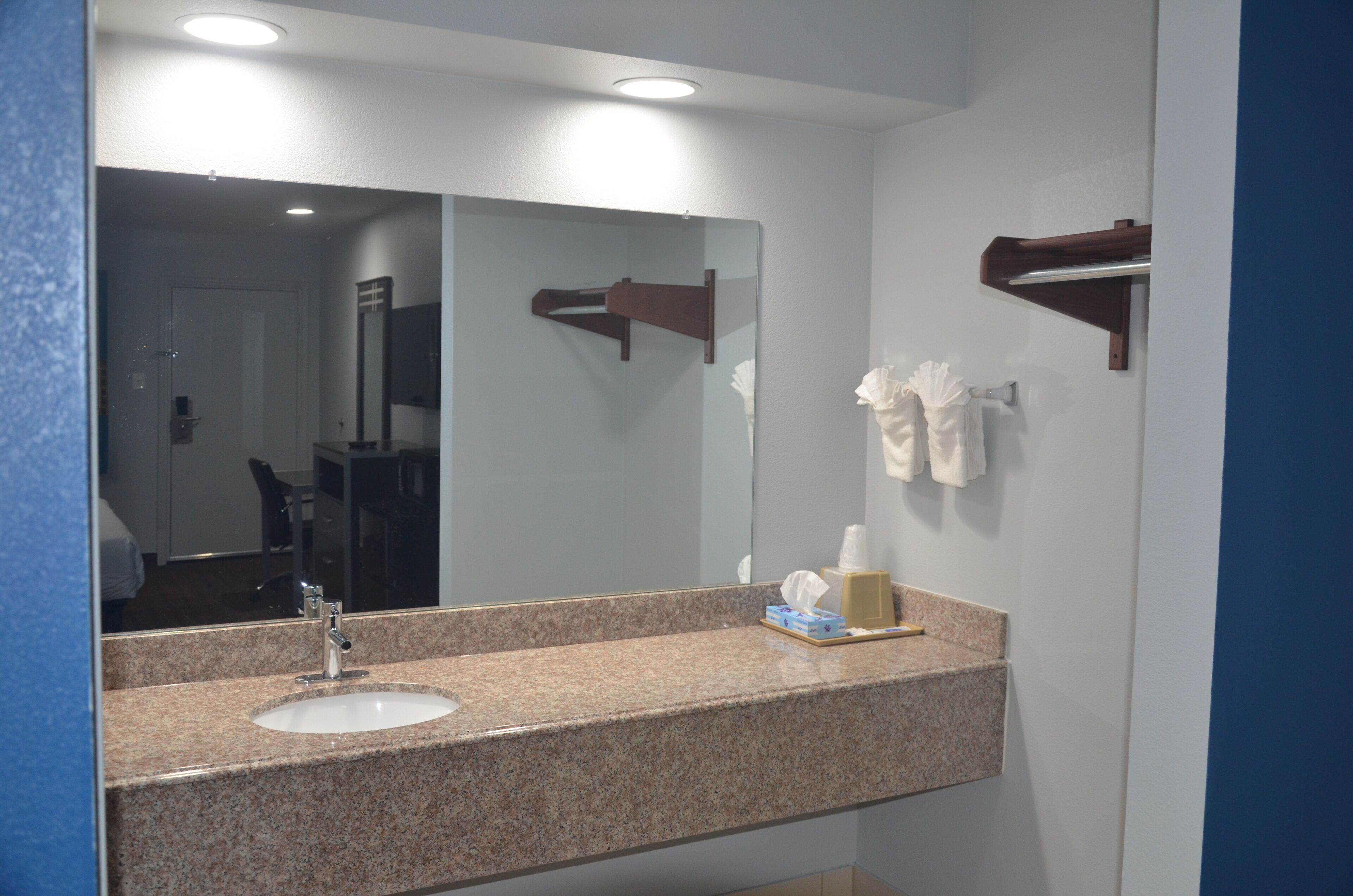 Travelers Inn & Suites