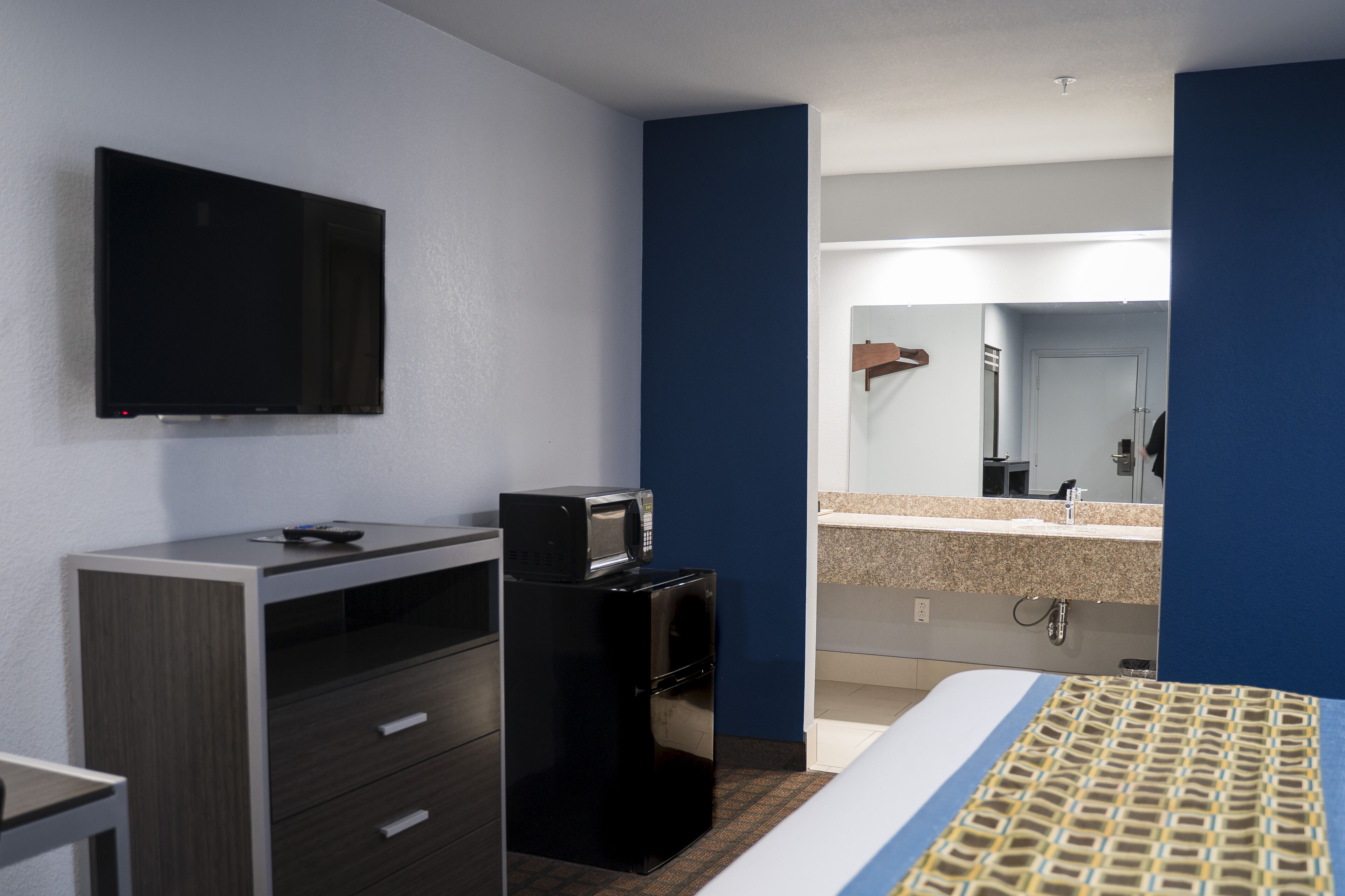 Travelers Inn & Suites