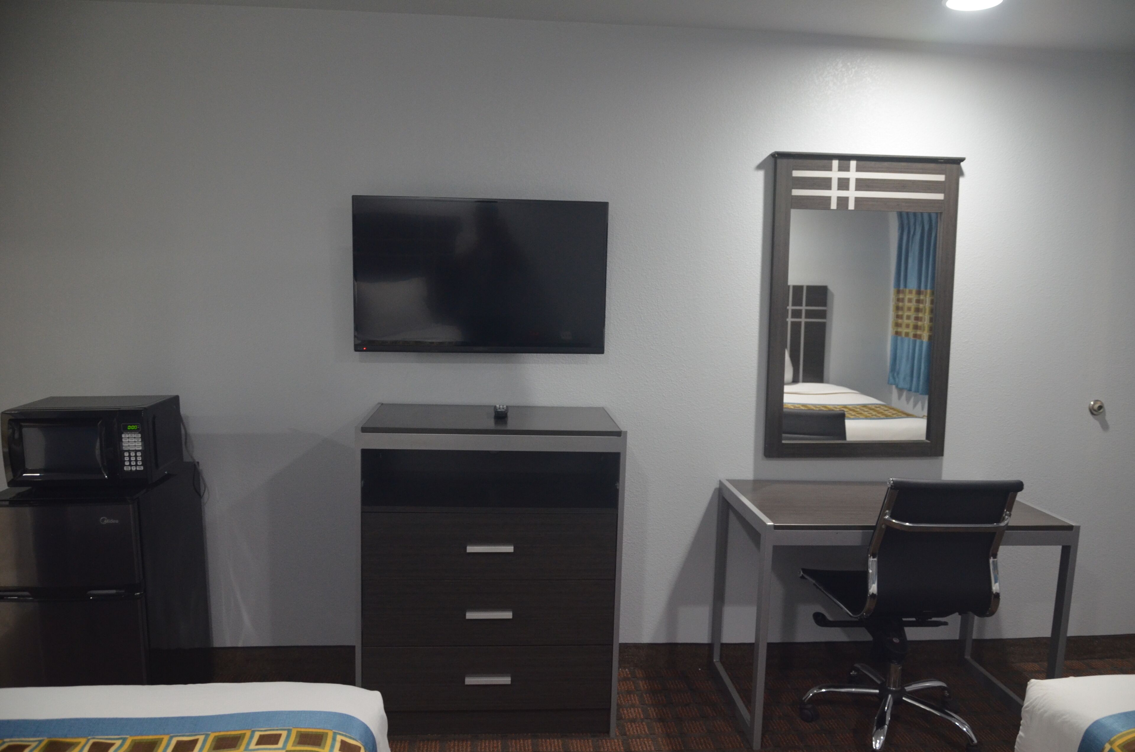 Travelers Inn & Suites