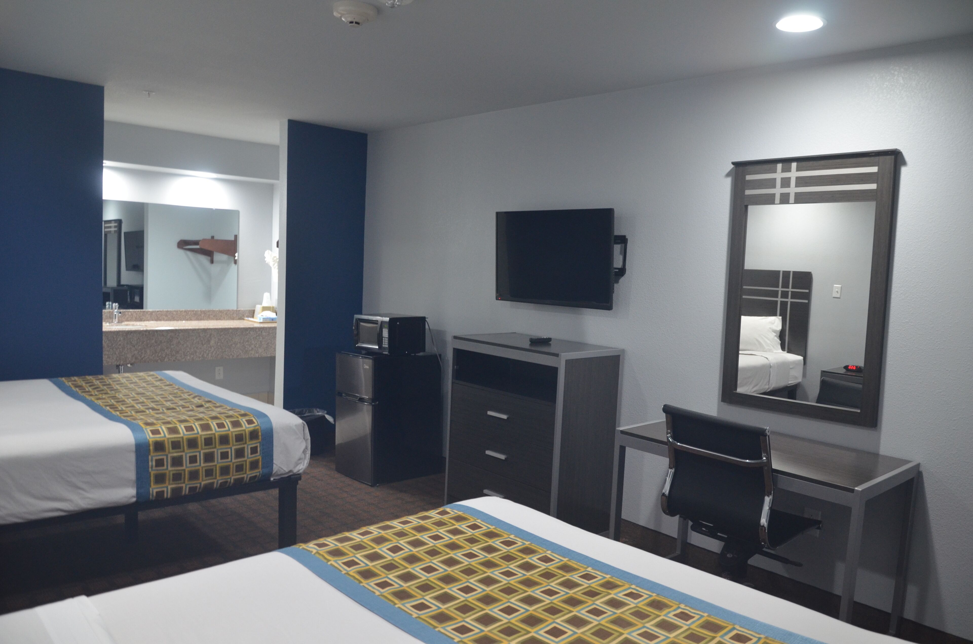 Travelers Inn & Suites