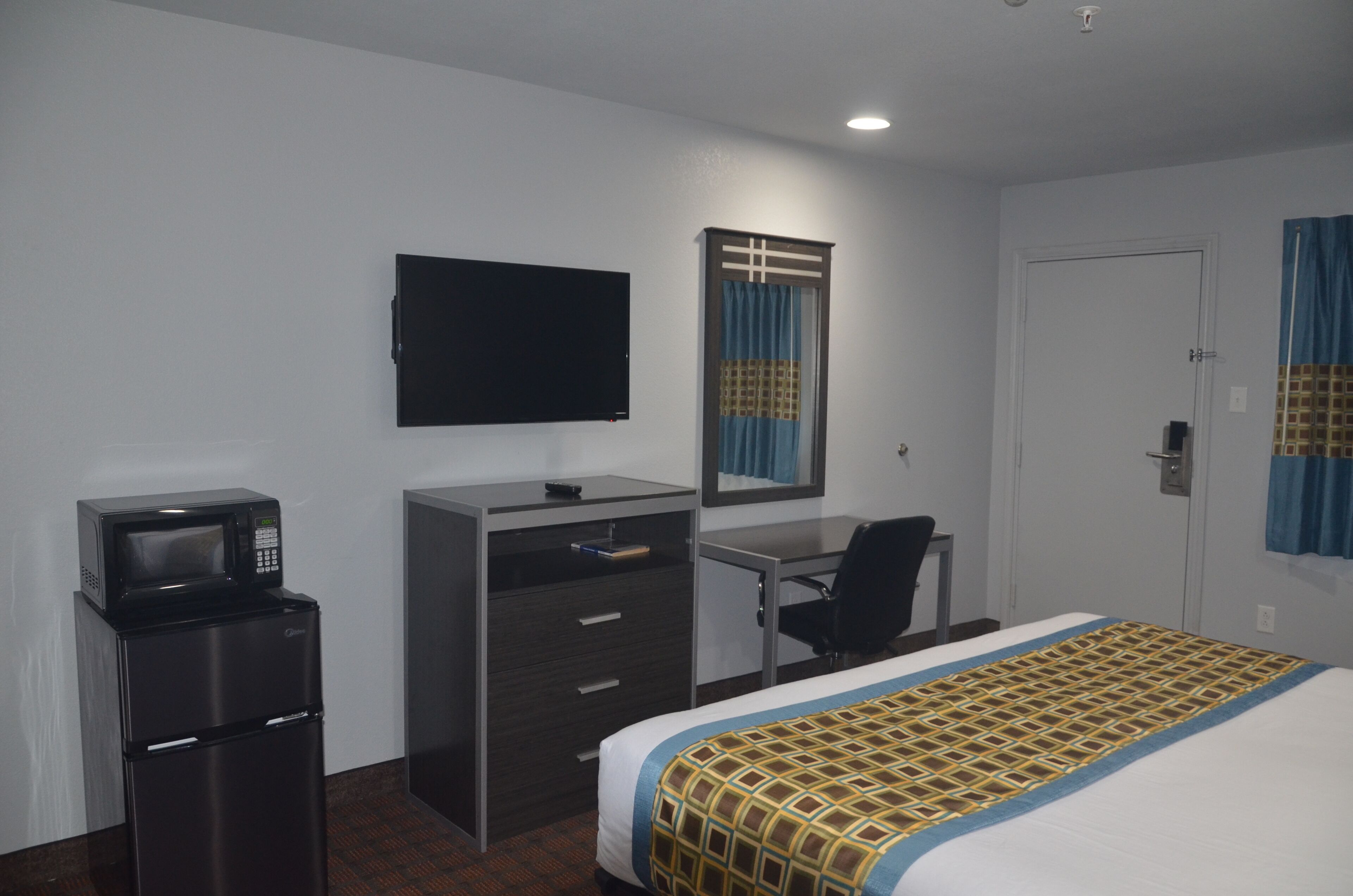 Travelers Inn & Suites