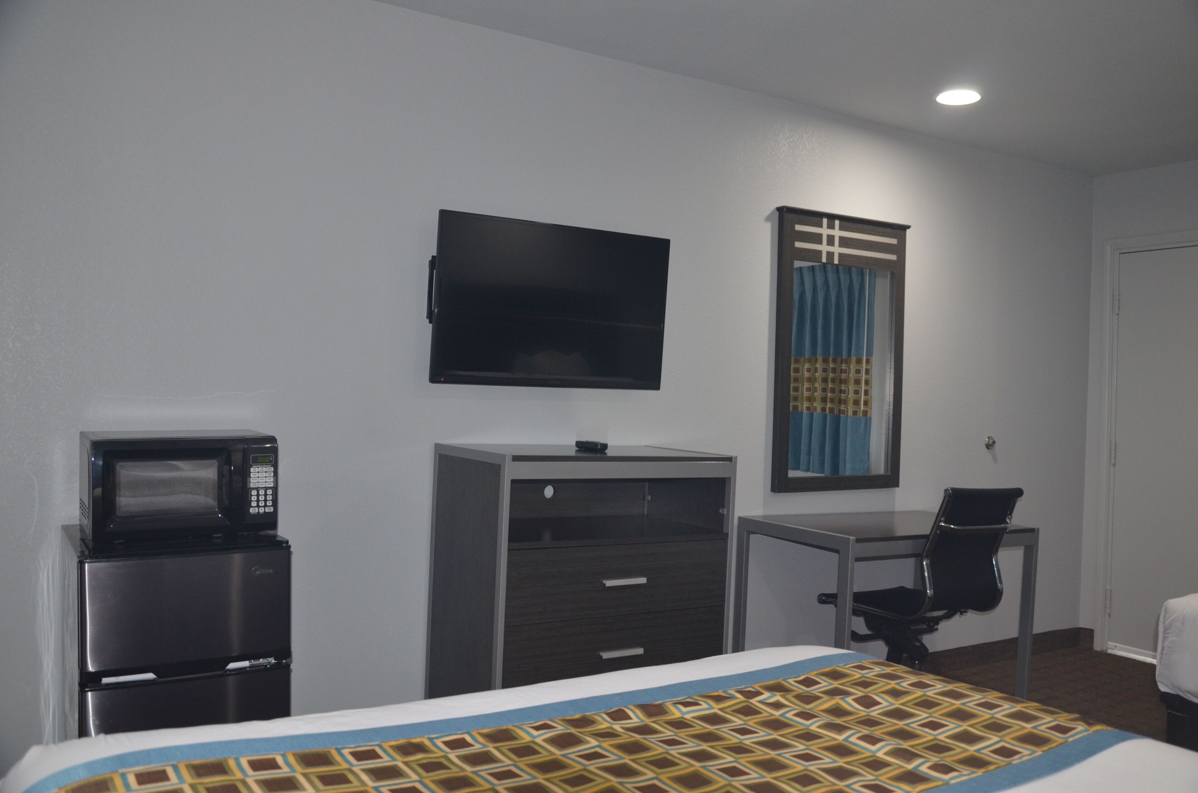 Travelers Inn & Suites