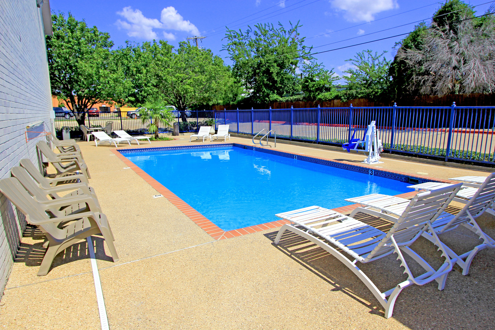 Days Inn by Wyndham Round Rock