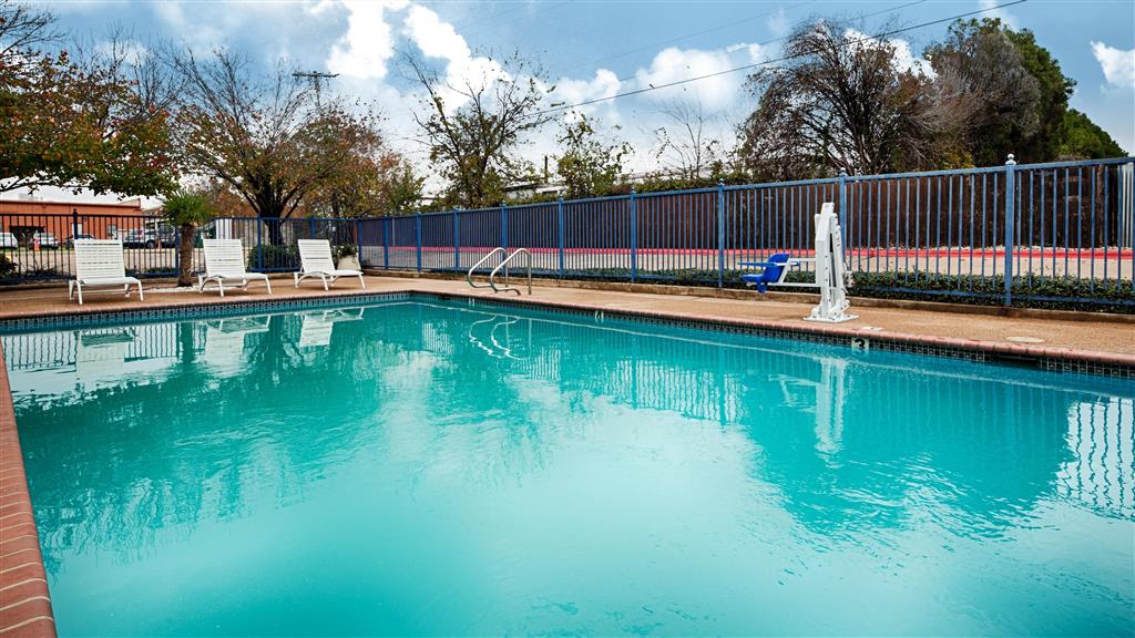 Days Inn by Wyndham Round Rock
