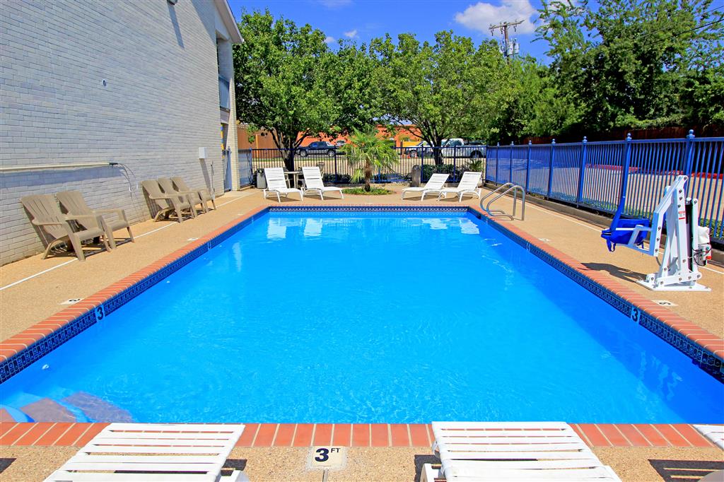 Days Inn by Wyndham Round Rock