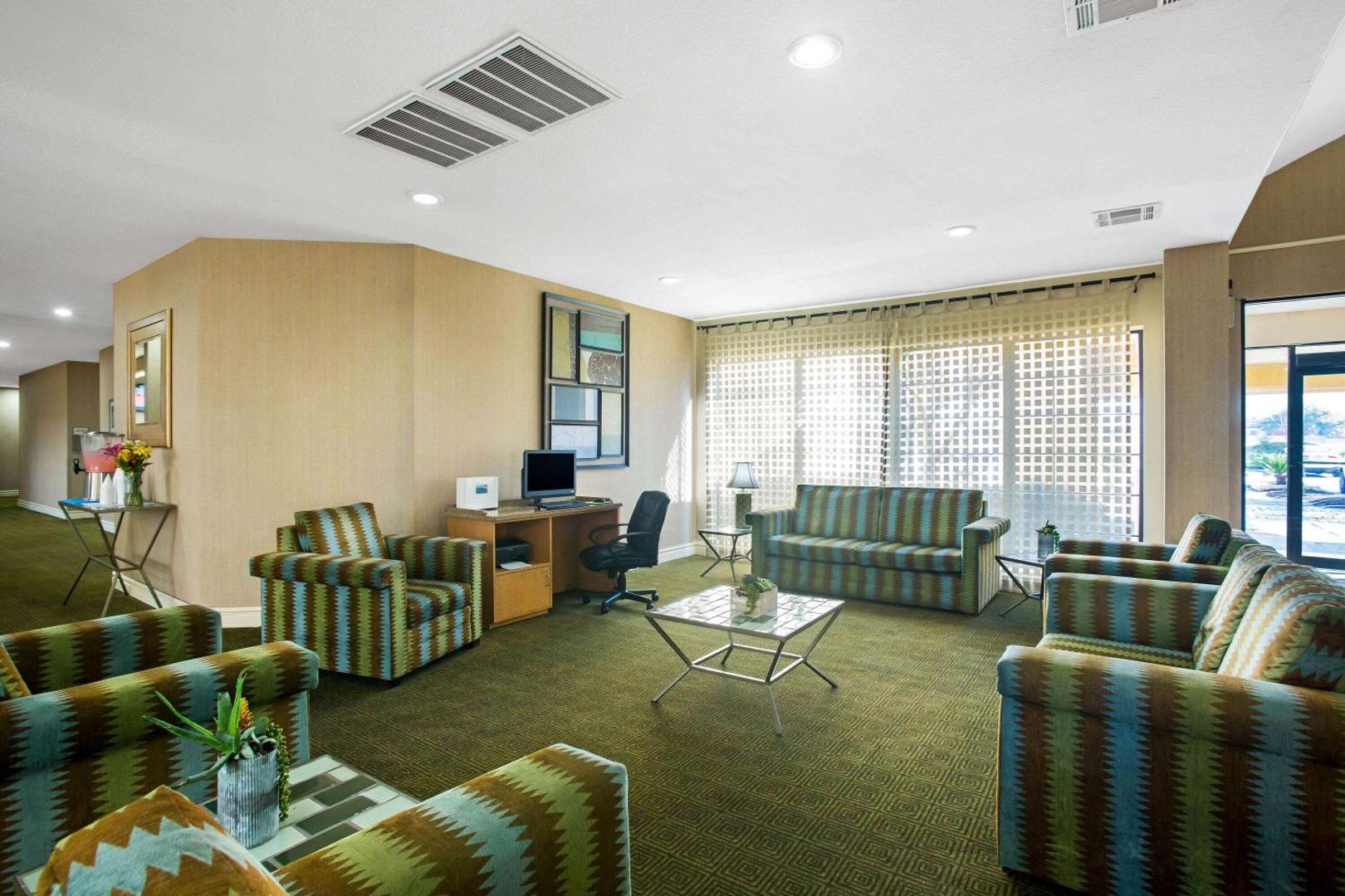 La Quinta Inn & Suites by Wyndham Round Rock North