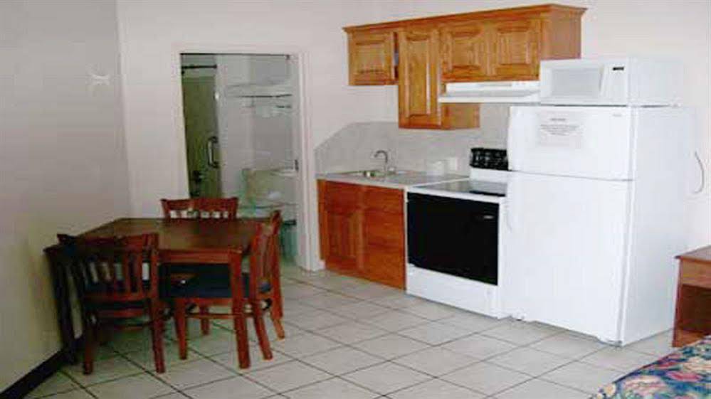 Weston Inn & Suites