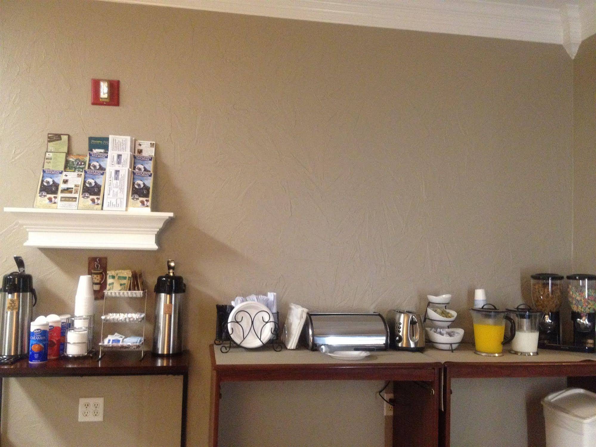 Weston Inn & Suites