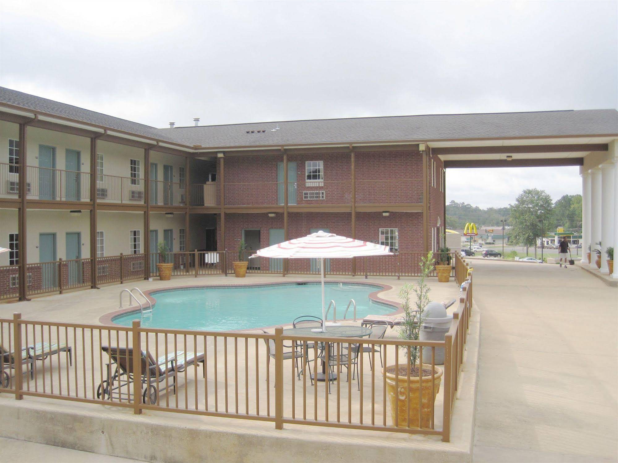 Weston Inn & Suites