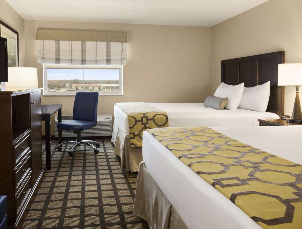 Best Western North Bryant Inn