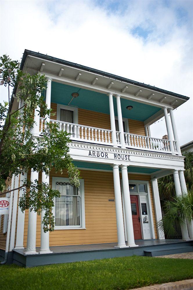 Arbor House Suites